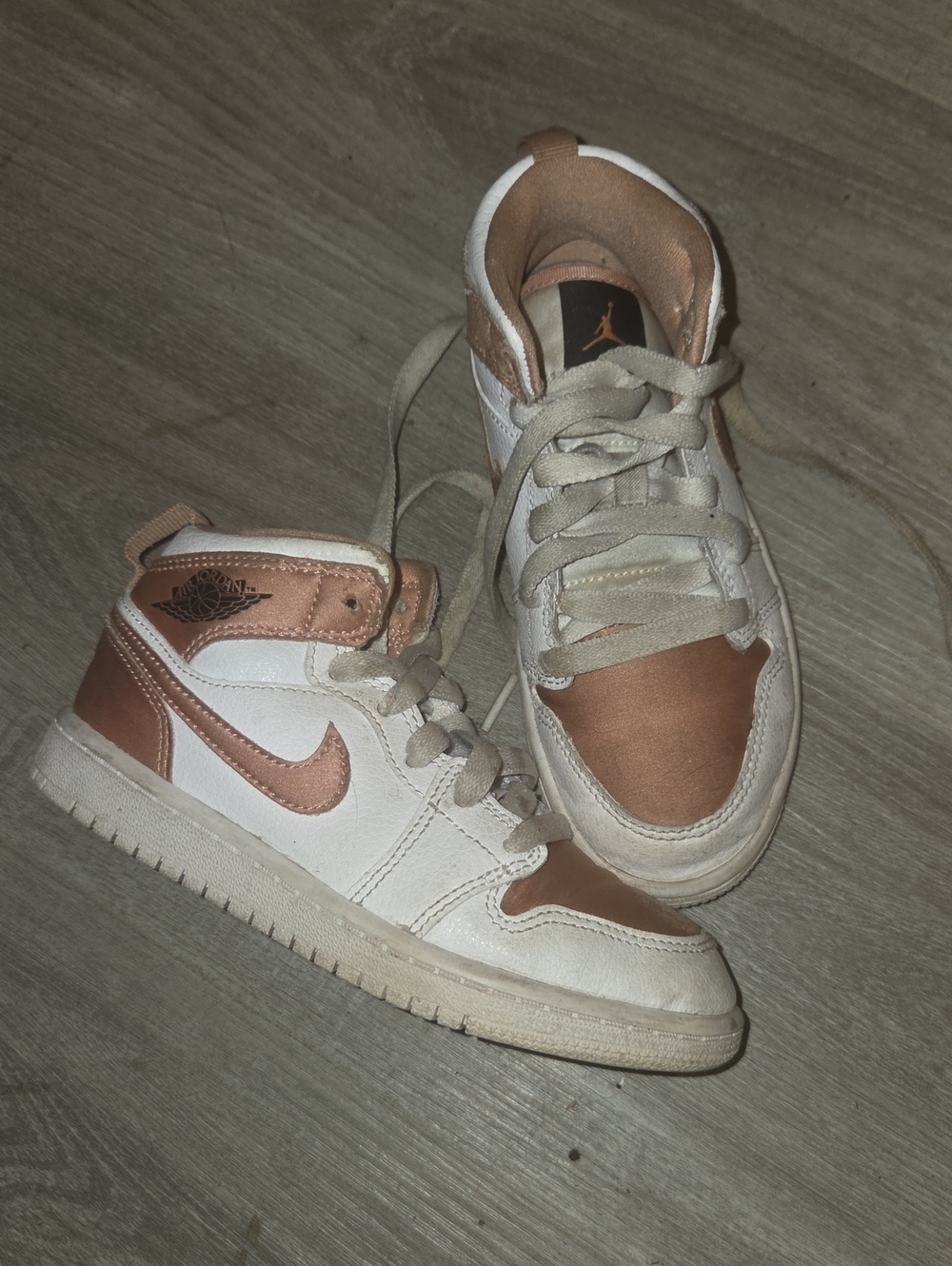 Nike Girls  Mid-Top Sneakers in White and Rose Gold